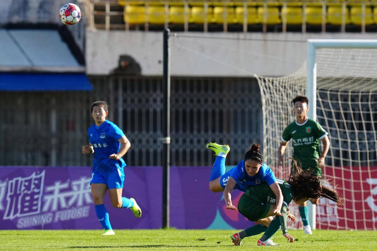 粒进球, 首届女足亚, 冠赛事与全 粒进球, 首届女足亚, 冠赛事与全