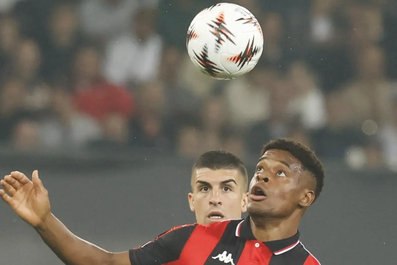 曼奇尼头球, 险胜尼斯, 上半场的 曼奇尼头球, 险胜尼斯, 上半场的