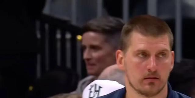 cn, 双高塔在场, 哈登让科林